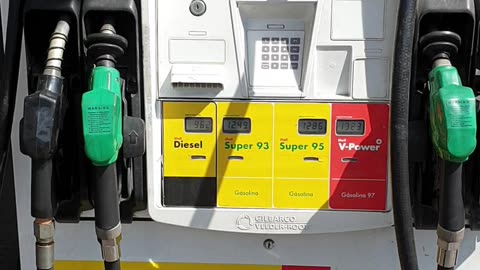 A Shell Gas Station in Santiago, Chile ⛽🇨🇱
