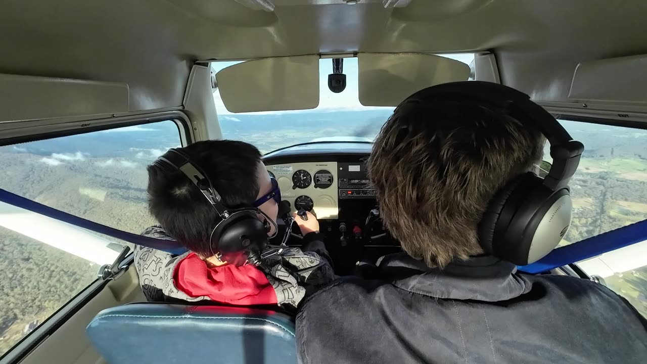 A cruise over Mt Sugarloaf range