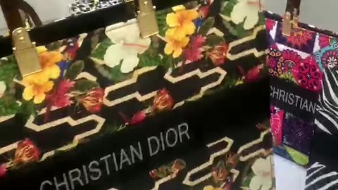 CHRISTIAN DIOR