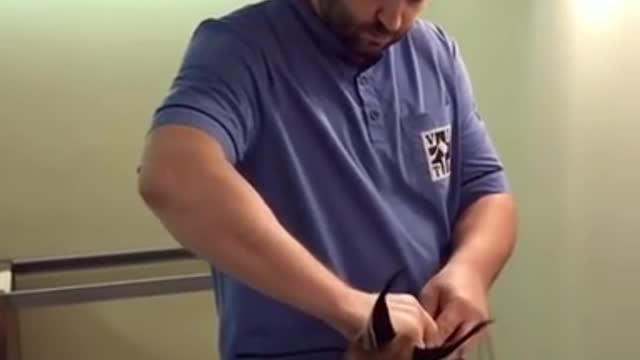 Caracal Hisses at Vet While Being Vaccinated 2