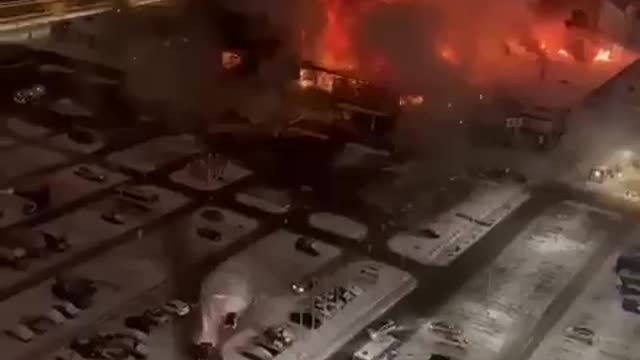 Powerful fire in the "Mega Khimki" shopping center in the Moscow region.