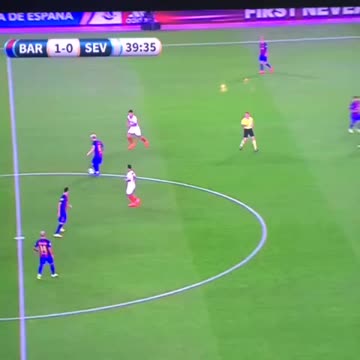 Leo Messi embarrasing Sevilla's defenders