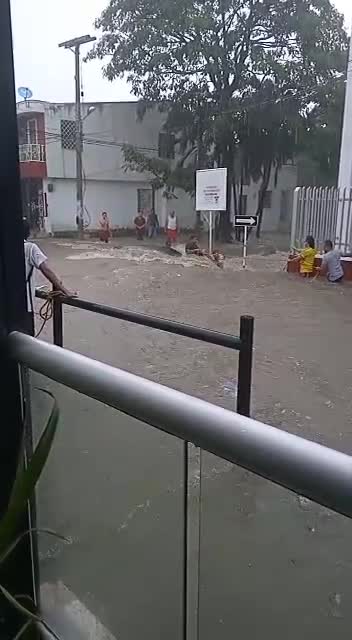 Desborde de Canal en San Pedro