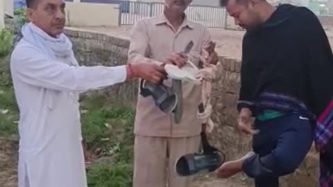 During the bus strike in Haryana( INDIA), the driver was garlanded ,📿📿with shoes