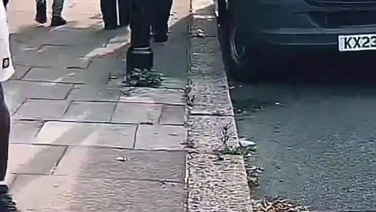 2 black fellas tell a native he can’t record their friend being arrested at Notting Hill.