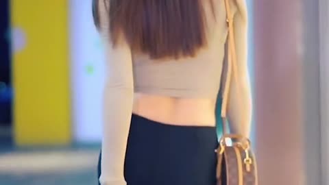 😍Fashionable and attractive women, short skirts are really good-looking, do you want to make friends