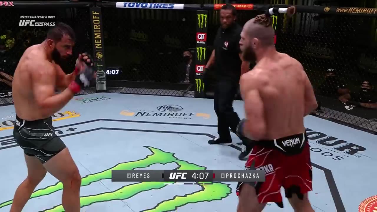 Jiri Prochazka vs Dominick Reyes UFC 295