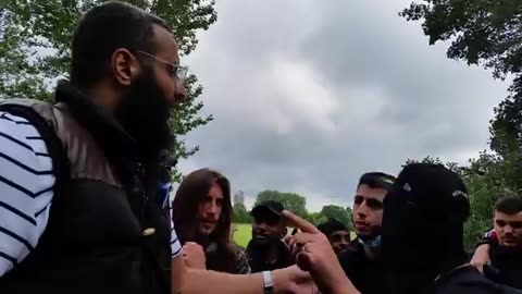 Angry! Get out of here! Hijab & Mo Deen - Speaker's corner