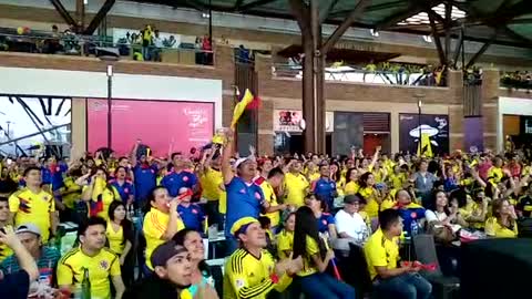 Gol de Colombia ante Polonia en Centro Comercial