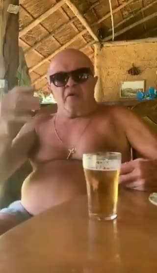 Médico fala como se protege com o "kit Bolsonaro"