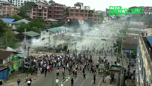 Myanmar nun kneels between police and protesters