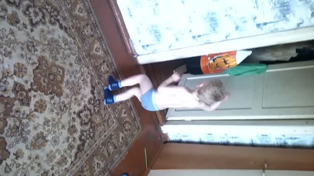It was pleasant to the child music and he under it dances!