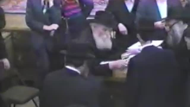 18. Yud Gimmel Tishrei 5750 - Mincha, Maariv, Sicha and dollars = י"ג תשרי תש"נ