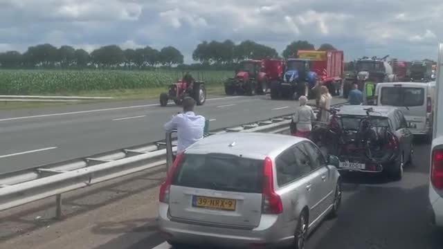 Netherlands: Dutch farmers convoy on highway A28 (July 15, 2022)