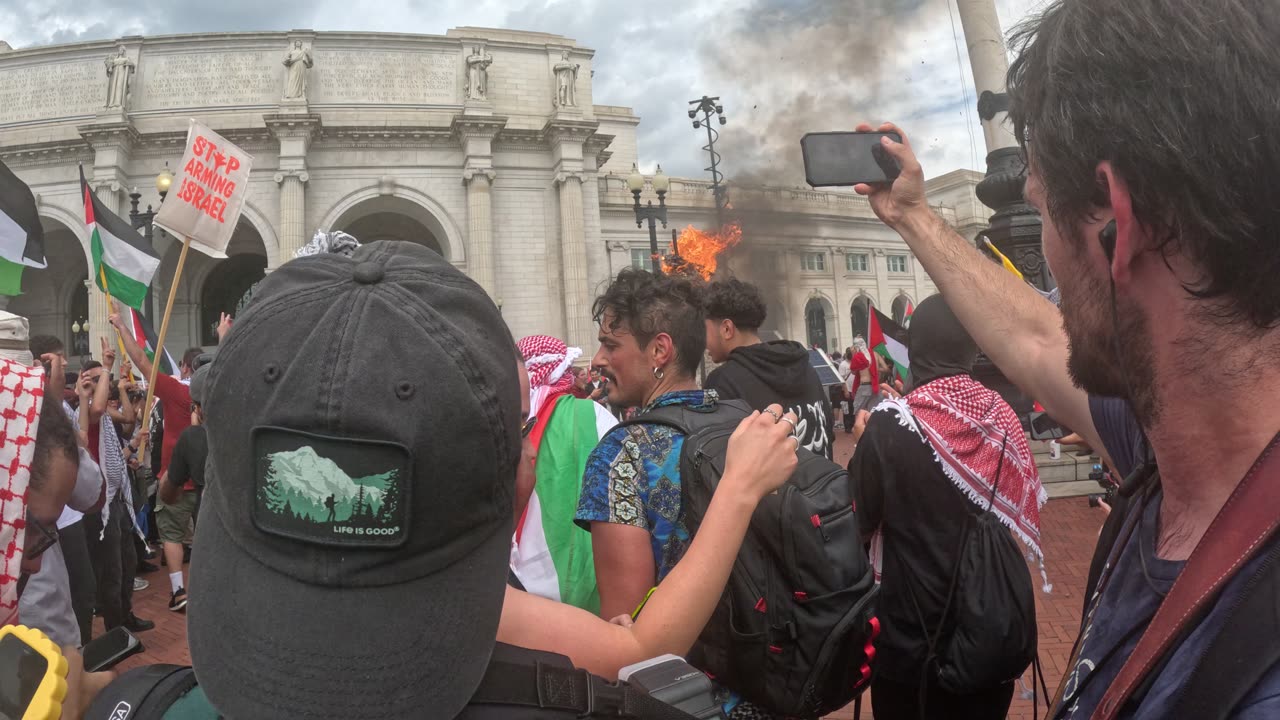 "ARREST NETANYAHU" in Washington, DC. The US Constitution protects flag burning.