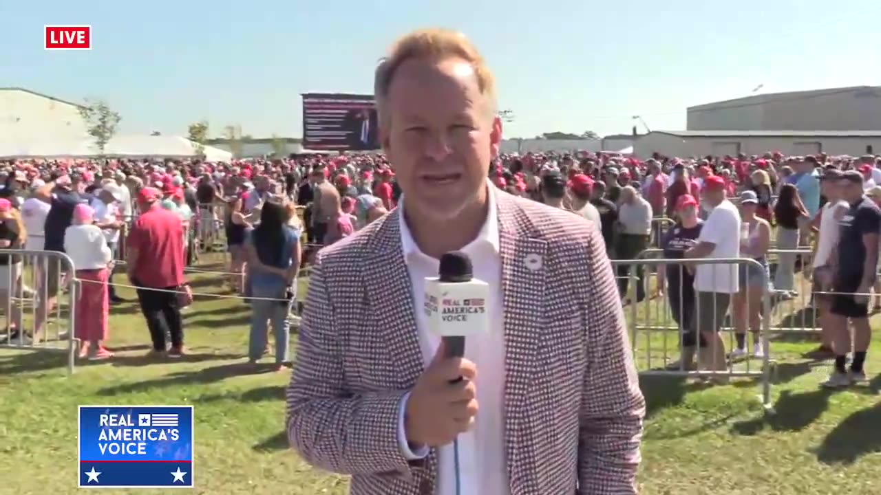 CROWDS GATHERING FOR TRUMP RALLY IN NC