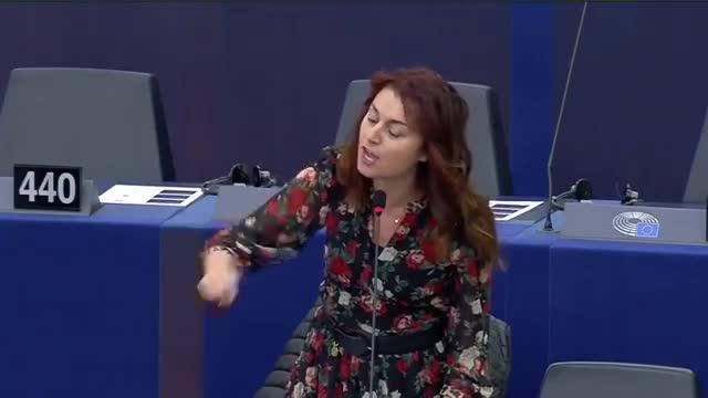 Susanna Ceccardi all'europarlamento.