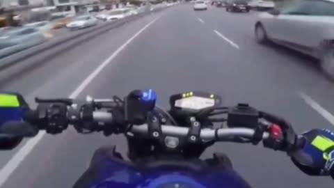 Crazy biker who takes a lot of risks! 😱 🏍