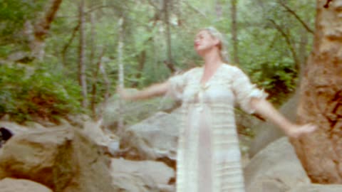 Katy Perry - Daisies (Official Music Video)