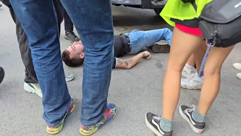 Pro-Hamas Protester KNOCKS OUT Man at DNC in Chicago