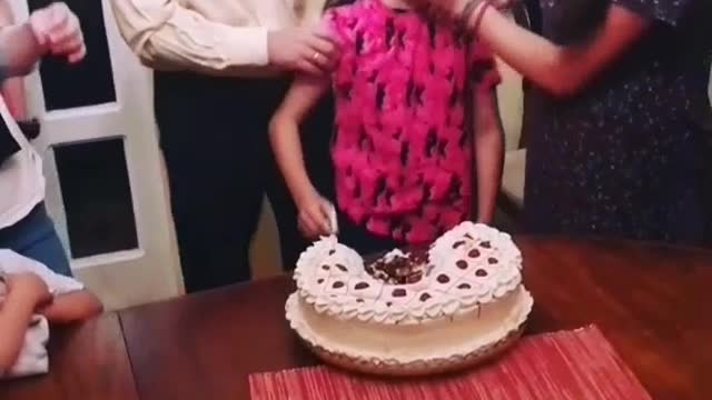 Family smashes little girls in red face in birthday cake