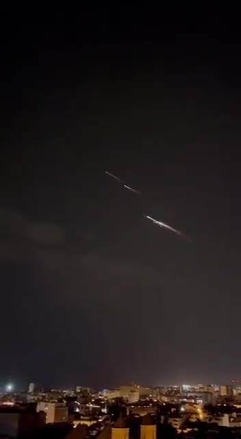 RASTROS DE SUPOSTO FOGUETE NO CÉU