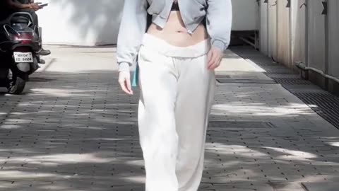 Italian model Giorgia Andriani Sexy Navel Show