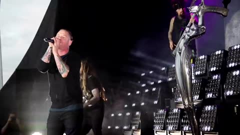 Korn - A Different World (Feat. Corey Taylor) (LOUDER THAN LIFE FESTIVAL)