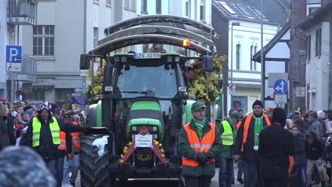 Rosenmontag in der Opladener Altstadtstr. (16.02.2015)