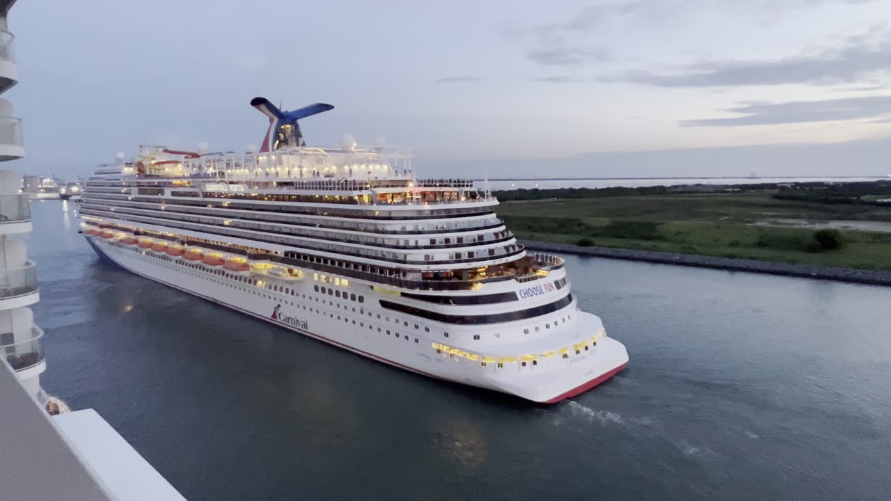 Carnival Vista returning to Port