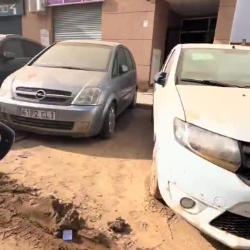 Ocultación de cadáveres en la DANA: ¿Qué esconden las marcas con 'X' en los coches?