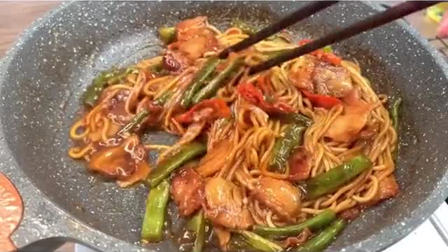Bean stewed noodles are more delicious than meat. Are you sure you don't like noodles?