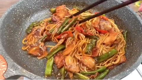 Bean stewed noodles are more delicious than meat. Are you sure you don't like noodles?
