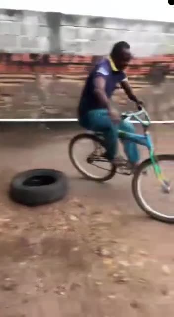 This bicycle can overcome all obstacles in a clever way #bicycleart #bicycleriding #cleversolutions