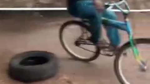 This bicycle can overcome all obstacles in a clever way #bicycleart #bicycleriding #cleversolutions