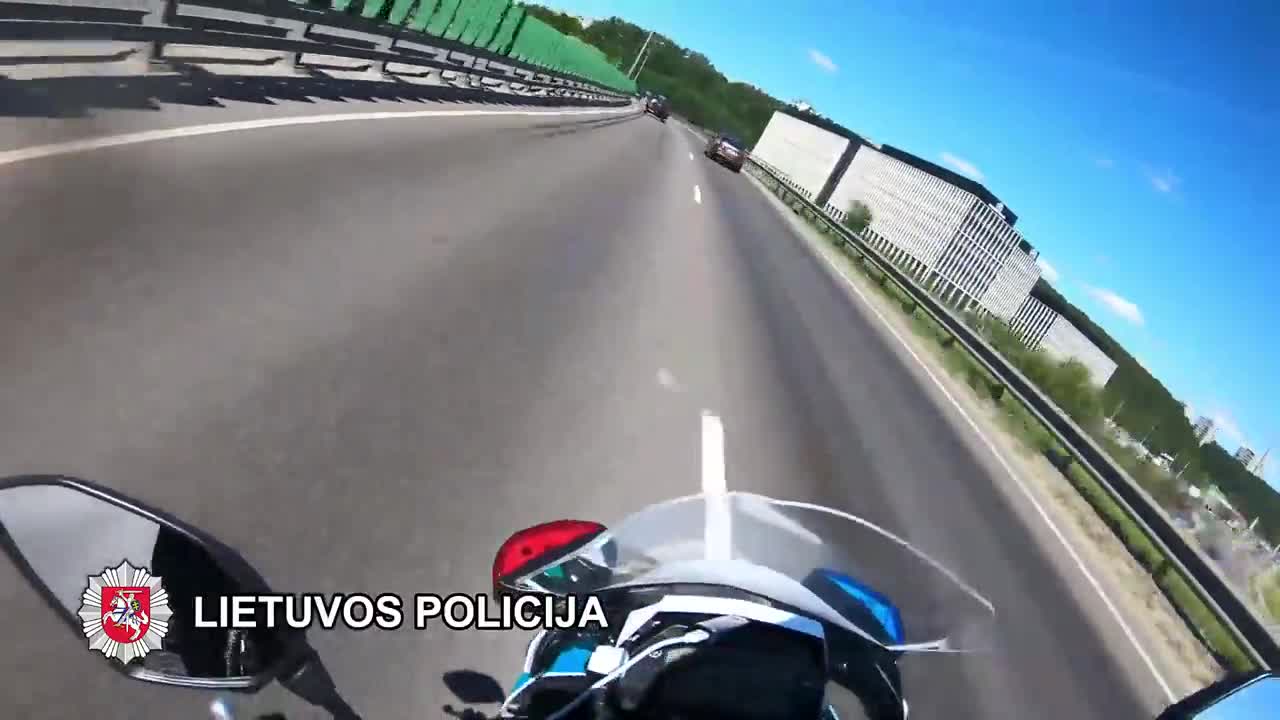 High speed (200 km/h) urban motorbike chase