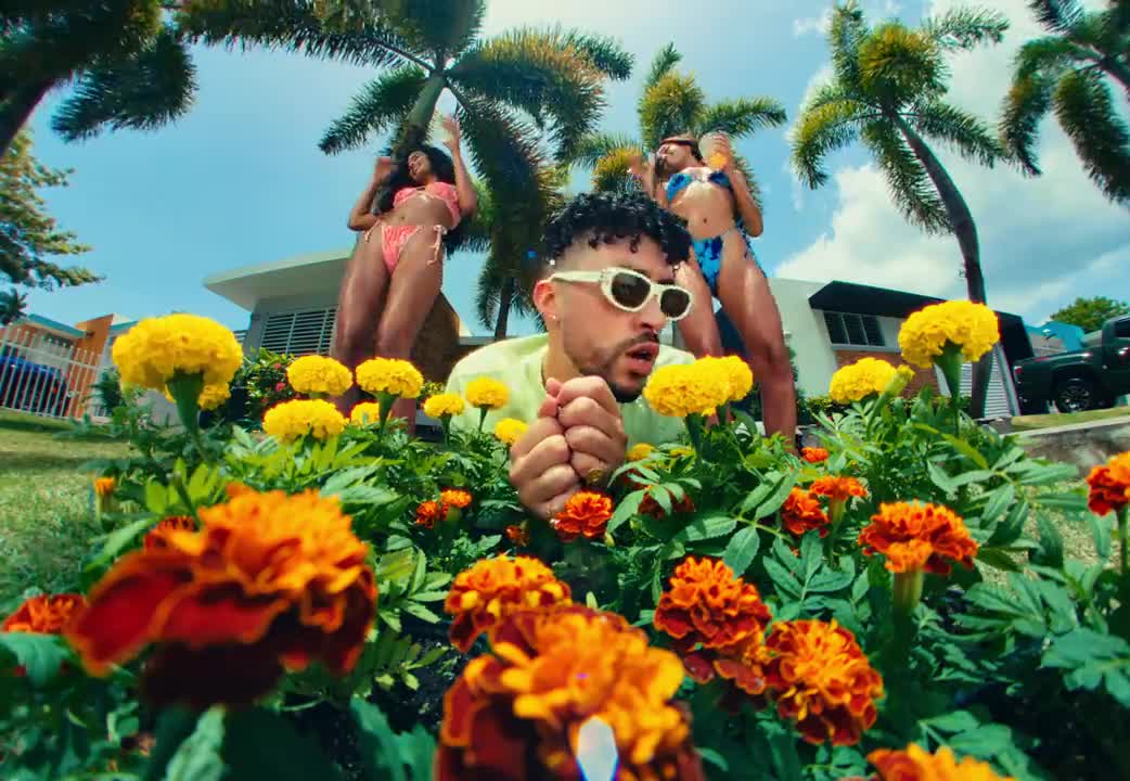 Bad Bunny (ft. Chencho Corleone) - Me Porto Bonito (Video Oficial) | Un Verano Sin Ti