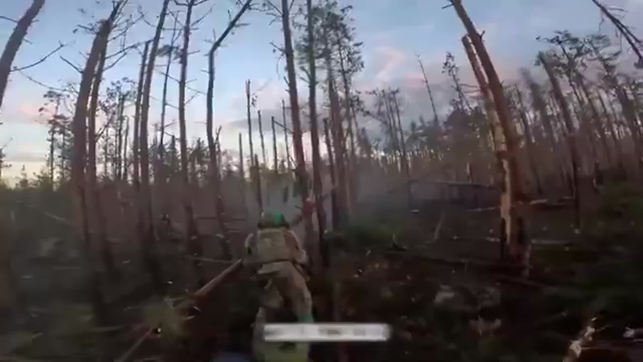 Ukraine soldier assaultint Russian positions