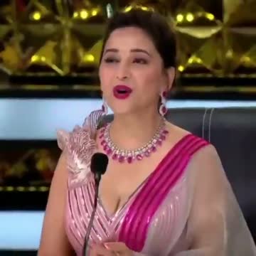 Crazy! #NoraFatehi grooves to her popular #Dilbar number while the iconic #MadhuriDixit applauds