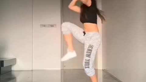 she dances like wooooww🤗🤗🤗