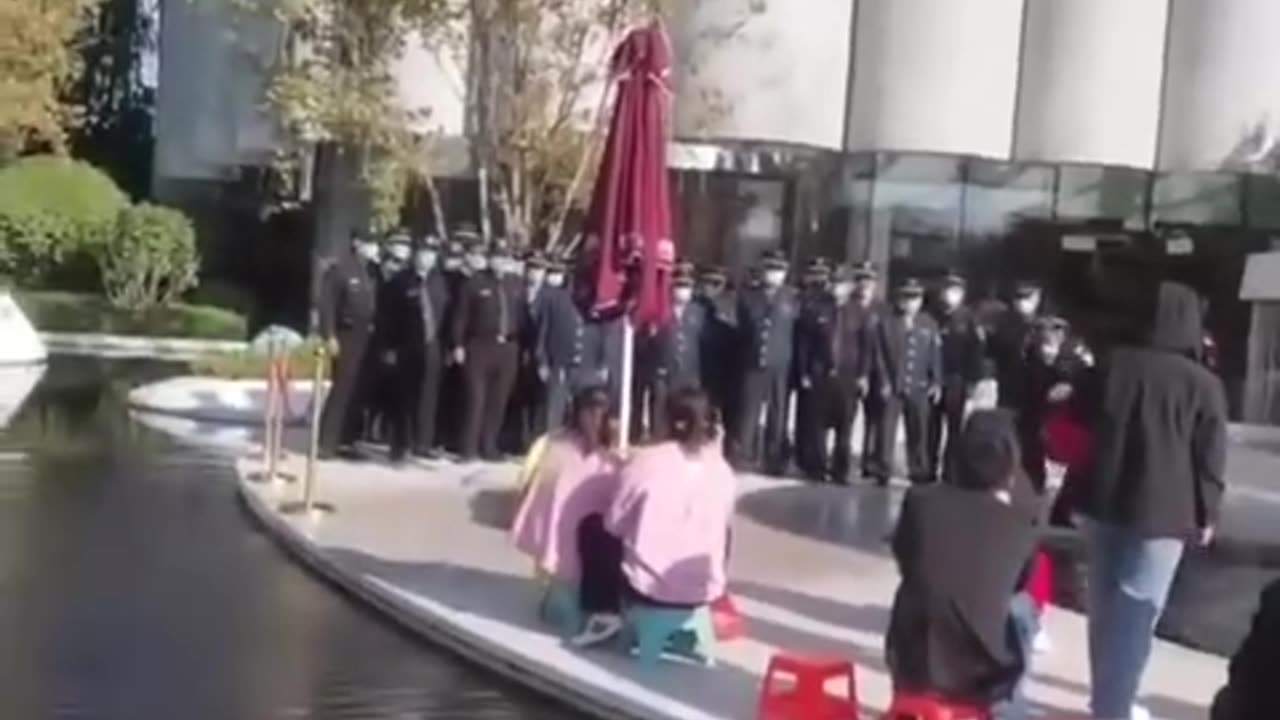 Bucket of water thrown at rights defense in China