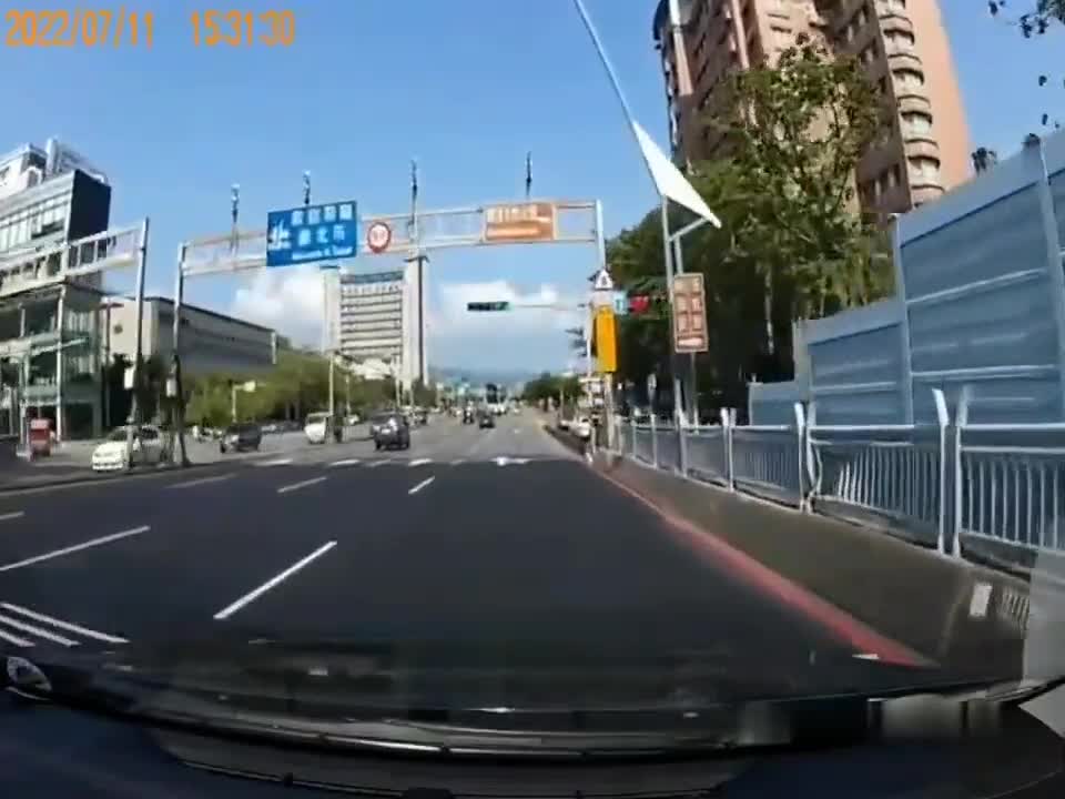 Unexpected Right-Turn Accident