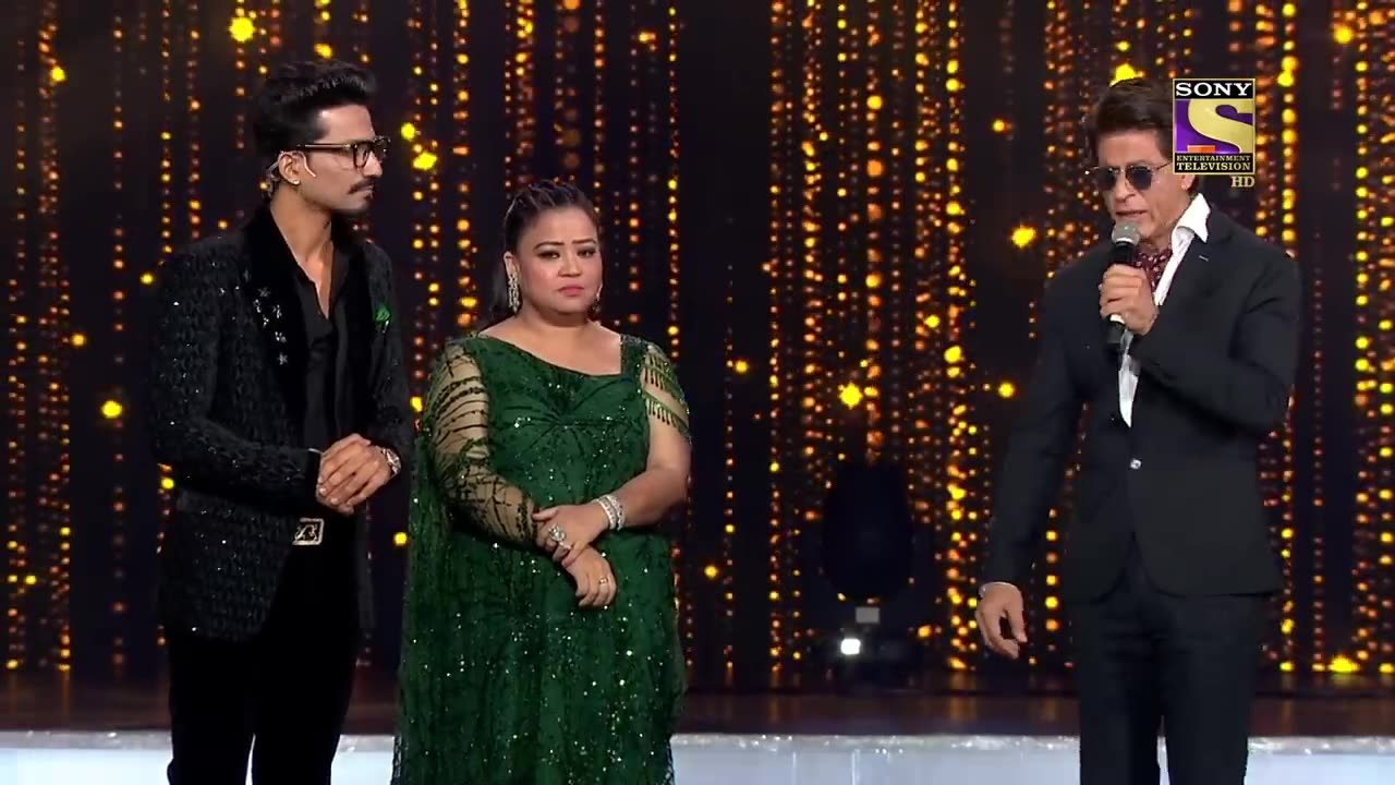 SHARUKH KHAN NE APANI PERFORMANCE SE HASAYA LOGO KO NEW VIDEO 2024