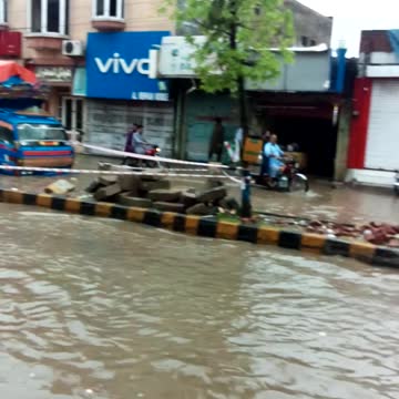 Barish k bad sarkoon pe pani ka manzar Gujrat mei