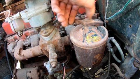 Resurrecting a Early 1947 GMC 1.5 ton, turning the engine over by hand