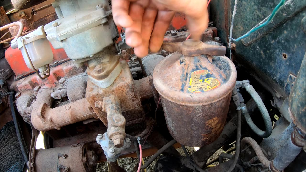 Resurrecting a Early 1947 GMC 1.5 ton, turning the engine over by hand