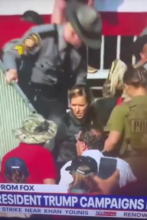 Karli Bonne’ @KarluskaP - Who is this