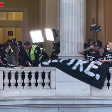 Ebrei manifestano contro la guerra e per il cessate il fuoco