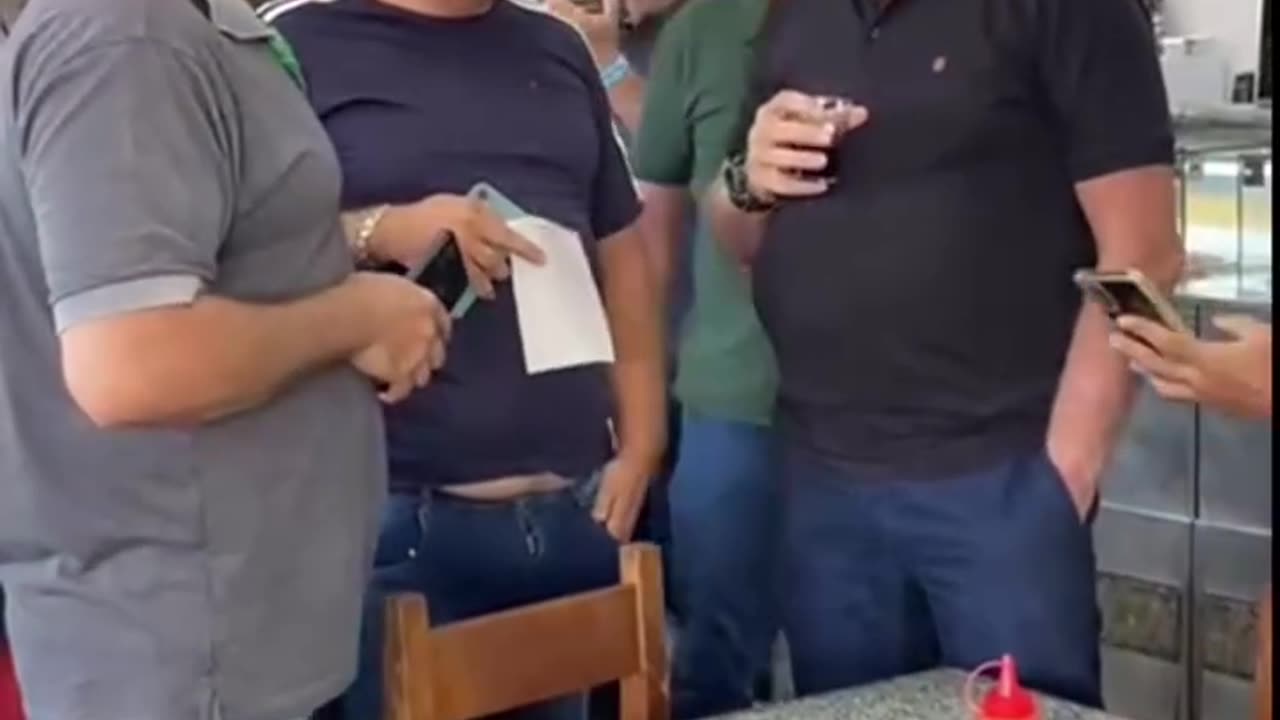 Bolsonaro. café.