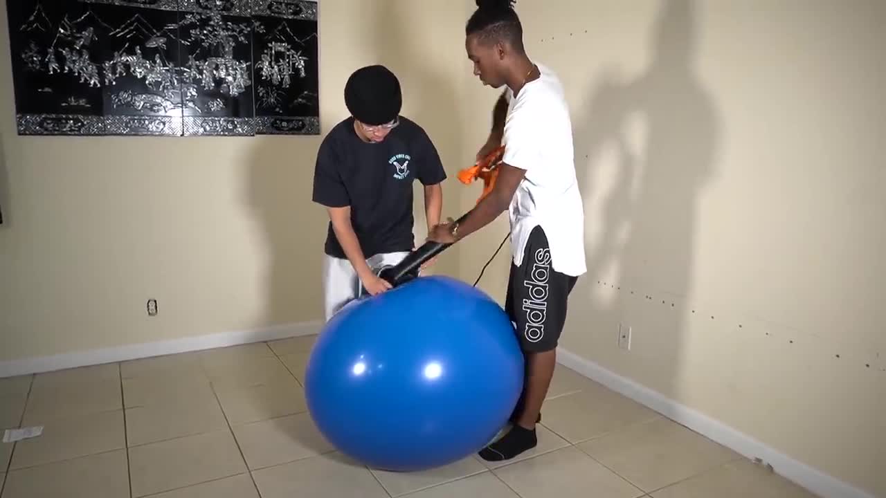 GIANT BALLOON CHALLENGE!! __hilarious, try not